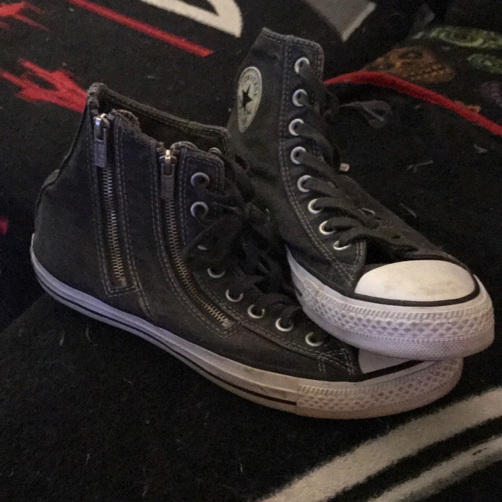 ✨Grey size 10 WOMENS Zippered Converse.✨